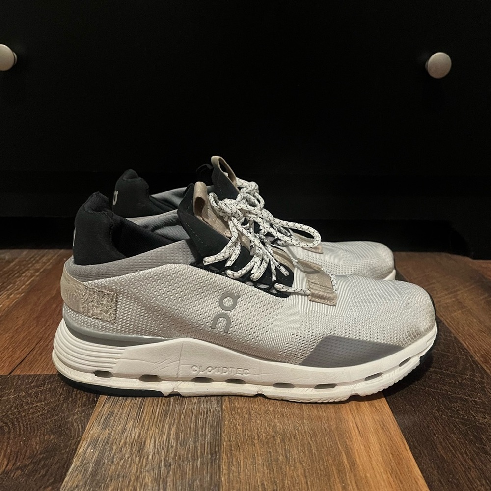 EUC Women’s 9/Men’s 7 OnRunning Cloudtec Athletic Shoes